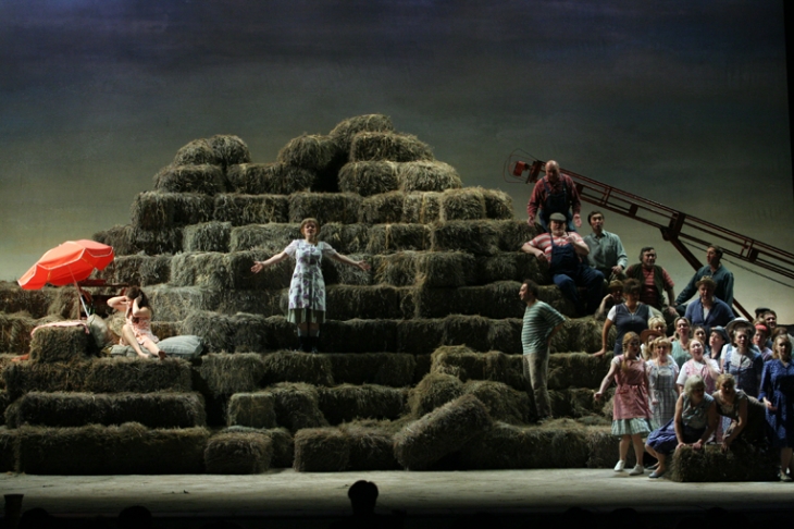 Scénographie : <strong>Chantal Thomas </strong>- Mise en scène : Laurent Pelly - Théâtre du Mariinsky, St Pétersbourg- 2011